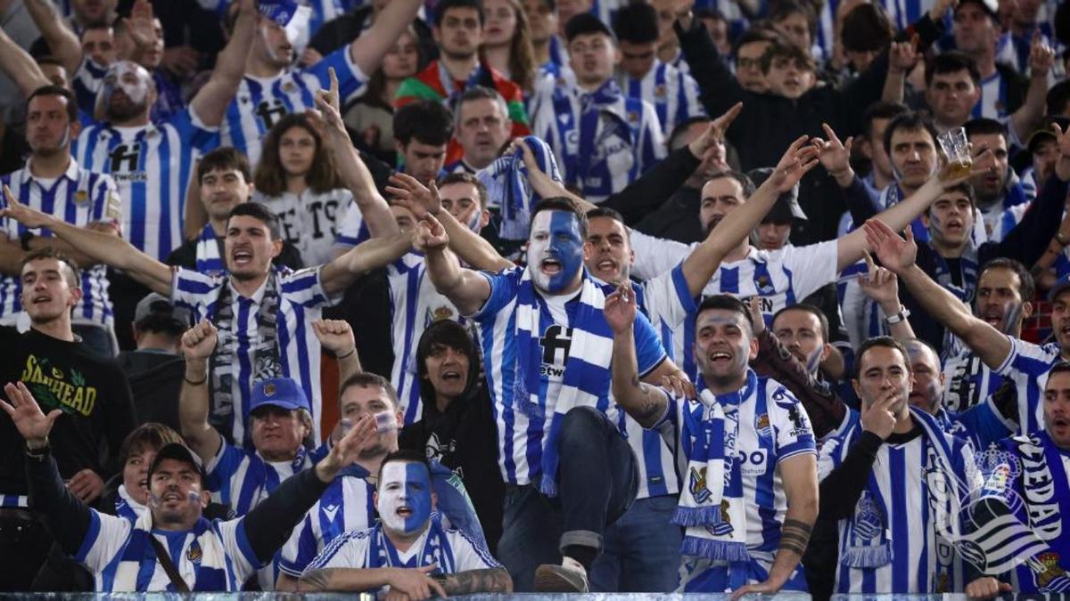 Afición de la Real Sociedad en el Estadio Olímpico de Roma.