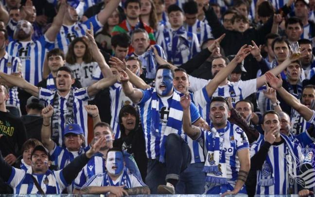 Afición de la Real Sociedad en el Estadio Olímpico de Roma.