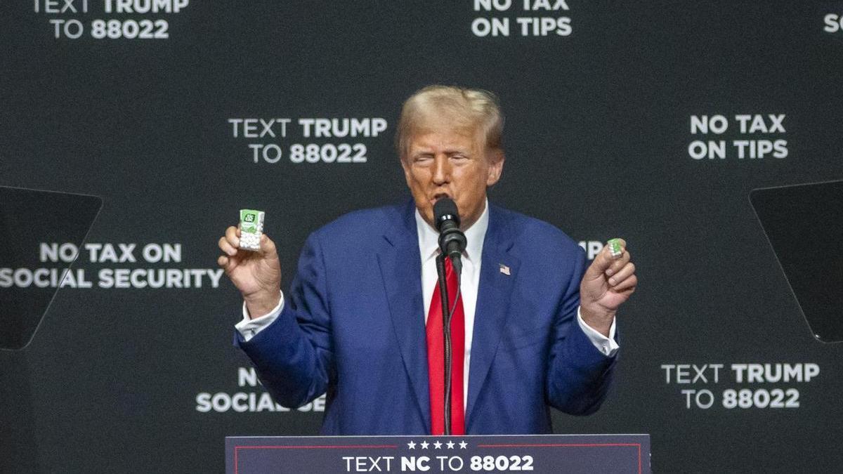 Donald Trump durante un mitin en Asheville, Carolina del Norte.