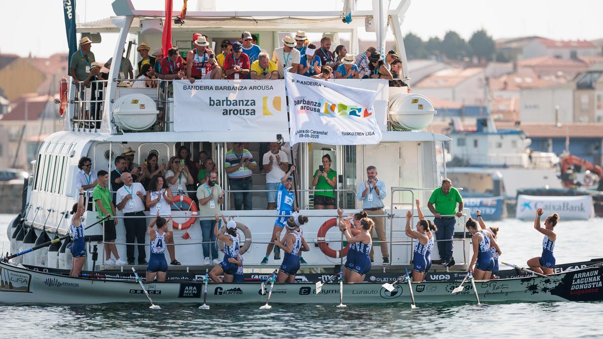 Arraun Lagunak ondeó la octava bandera liguera de la temporada. Aitor Arrizabalaga