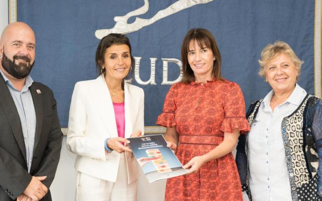 La consejera de Igualdad, Justicia y Políticas Sociales del Gobierno vasco, Nerea Melgosa, y la presidenta de Eudel, Esther Apraiz, en la sede de la organización. La consejera de Igualdad, Justicia y Políticas Sociales del Gobierno vasco, Nerea Melgosa, y la presidenta de Eudel, Esther Apraiz, en la sede de la organización.