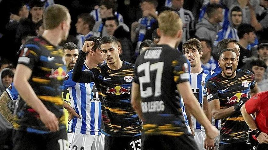 André Silva celebra un gol con el Leipzig ante la Real. / RUBEN PLAZA