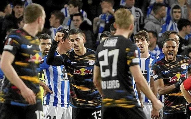 André Silva celebra un gol con el Leipzig ante la Real. / RUBEN PLAZA