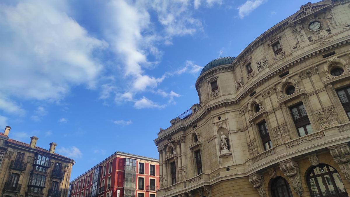 Antzeko egoera larunbatean, goiz hodeitsuarekin.