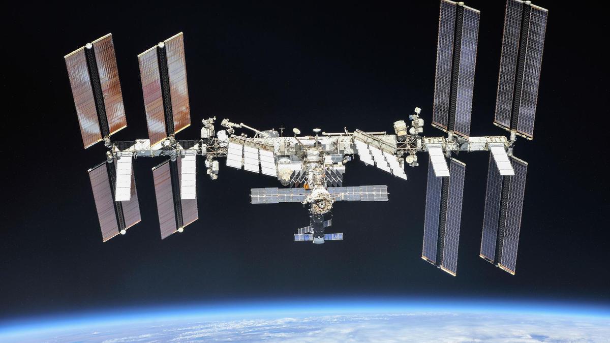 LA EEI orbita a 420 km sobre la Tierra.