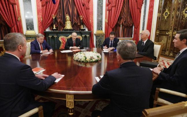 Steve Witkoff y Jared Kushner, durante la reunión del sábado con Putin en Moscú