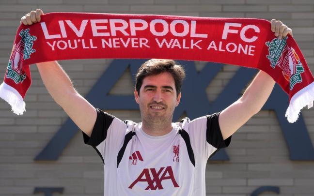 Andoni Iraola, en su primera puesta en escena como entrenador del Liverpool.