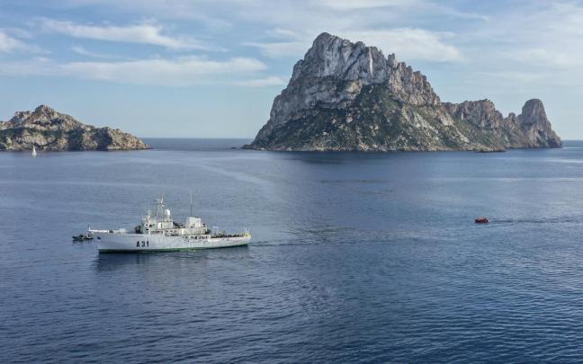 El buque hidrográfico Malaspina encallao cerca de la isla de Es Vedrà. El buque hidrográfico Malaspina encallao cerca de la isla de Es Vedrà.