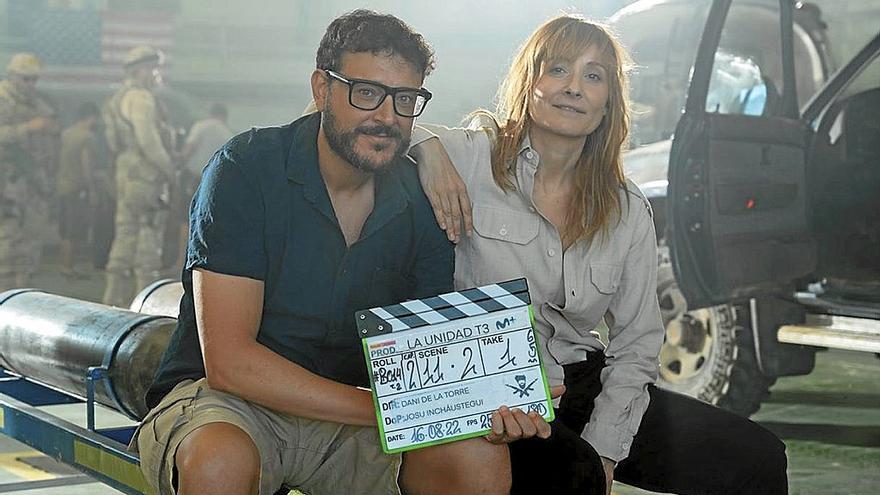 El director Dani de la Torre, con la actriz Nathalie Poza, en el rodaje de ‘La Unidad Kabul’.