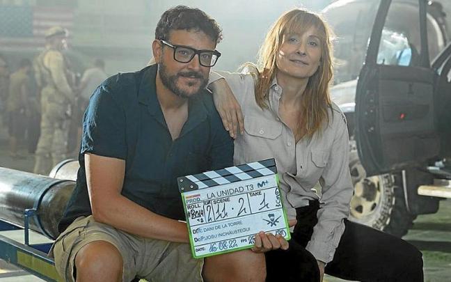 El director Dani de la Torre, con la actriz Nathalie Poza, en el rodaje de ‘La Unidad Kabul’.