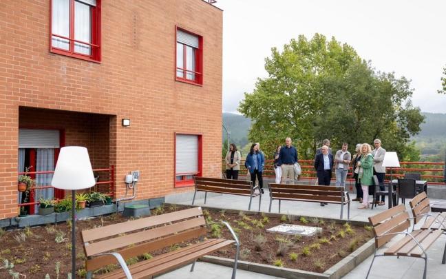 La terraza transitable creada en la primera planta de la residencia foral en Amurrio