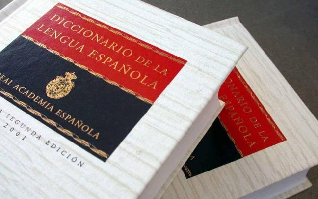 Dos diccionarios de la RAE.