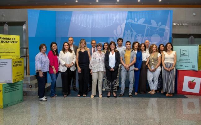 El Departamento de Alimentación del Gobierno vasco y la Fundación Elika presentan la campaña 'La comida no se tira /Janaria ez da botatzen'. / Irekia El Departamento de Alimentación del Gobierno vasco y la Fundación Elika presentan la campaña 'La comida no se tira /Janaria ez da botatzen'.
