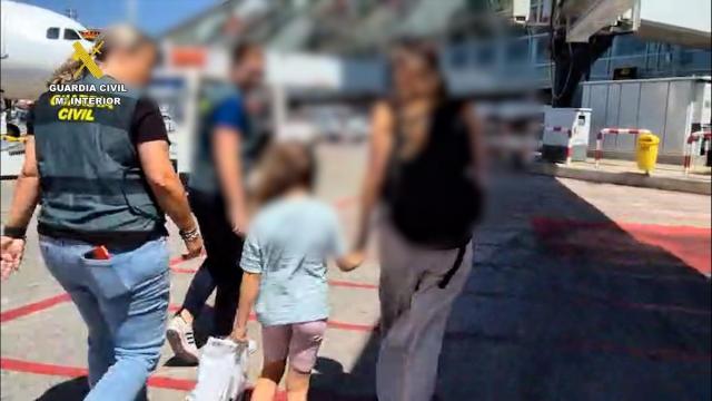 La Guardia Civil localiza en Kosovo a una niña de seis años presuntamente sustraída en Mallorca y detiene a su padre.