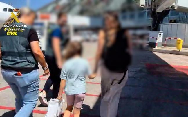 La Guardia Civil localiza en Kosovo a una niña de seis años presuntamente sustraída en Mallorca y detiene a su padre.