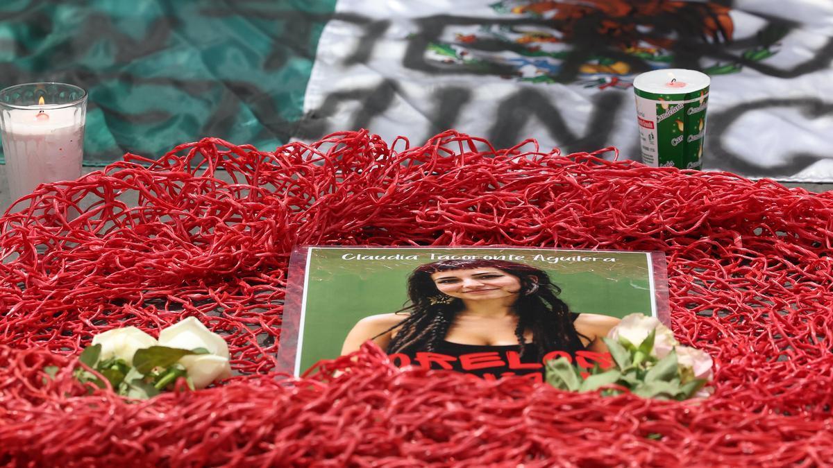 Imagen de un acto en homenaje a la estudiante canaria asesinada en México Claudia Tacoronte