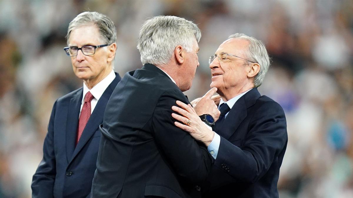 Ancelotti, junto a Florentino Pérez.