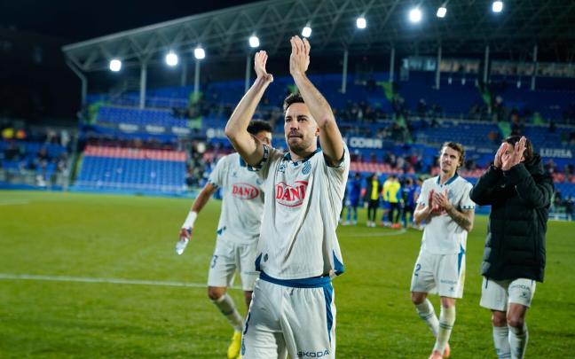 Los jugadores pericos se felicitan por su reciente triunfo en Getafe. / X RCD ESPANYOL