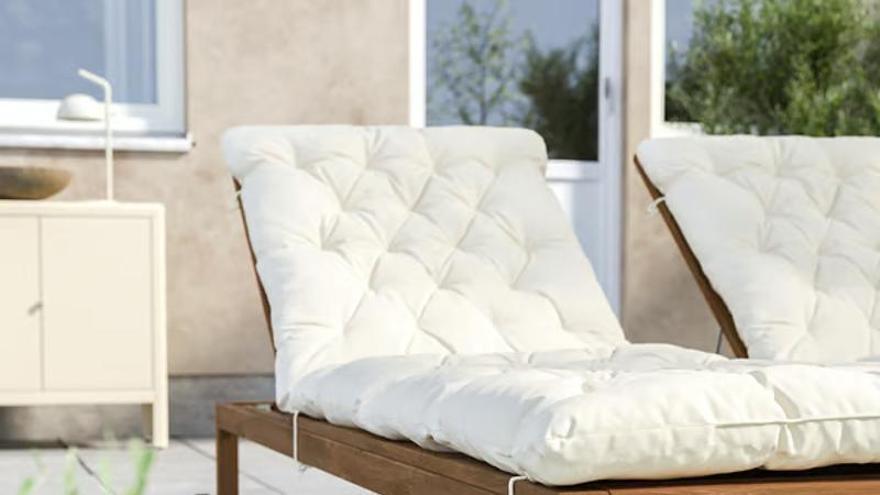 Perspectiva de la tumbona exterior Nammaro de Ikea