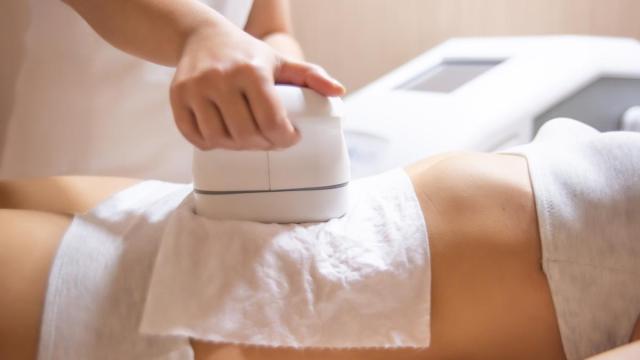 Es un tratamiento mediante frío.