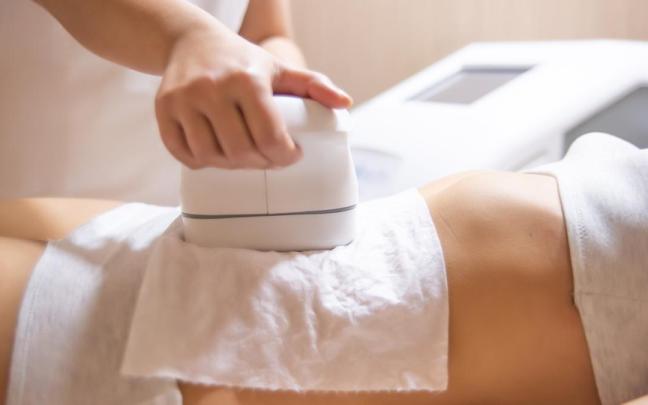 Es un tratamiento mediante frío.