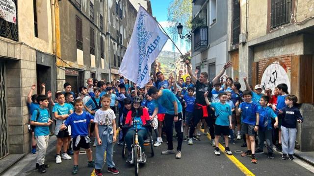 Urdinez tindatu zuen Marea Urdinak Azpeitiko kaleak eta inguruak apirilaren hasieran III.Trail Martxa Urdinean / Aritz Urdinez tindatu zuen Marea Urdinak Azpeitiko kaleak eta inguruak apirilaren hasieran III.Trail Martxa Urdinean