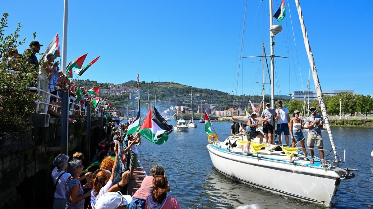 En imágenes: marcha marítima por la ría en solidaridad con Palestina desde Santurtzi