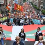 Cabecera de la manifestación organizada por Gure Esku en favor del derecho a decidir.