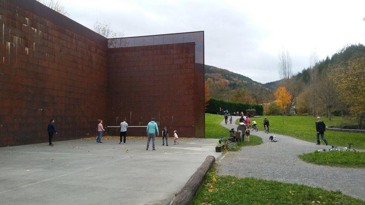 El frontón de Mirandaola.