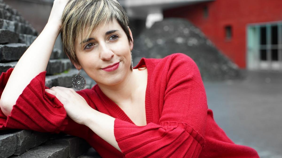 La pianista Itxaso Saínz de la Maza actuará junto a la soprano Jone Martínez en el claustro de la iglesia de Santa María el 28 de agosto.