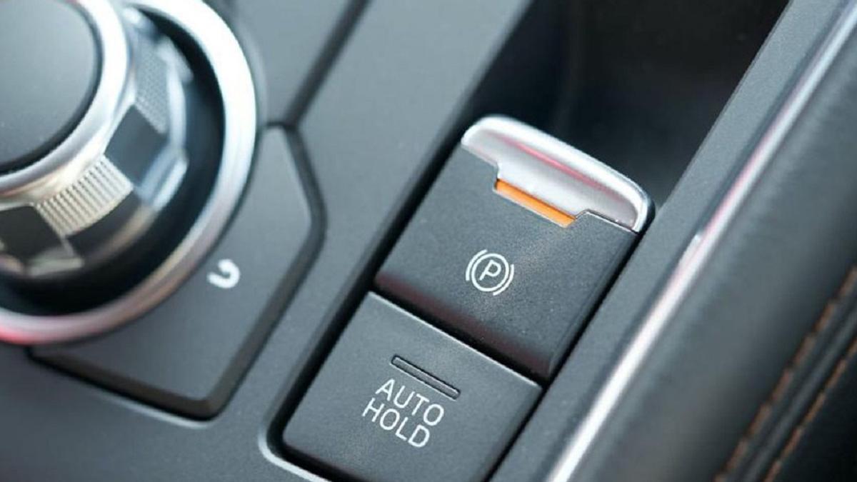 El botón de Auto Hold en un coche.