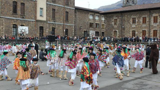 Oñatiko Inauteri Txikia iniciará en Olaitturri su periplo por las calles.