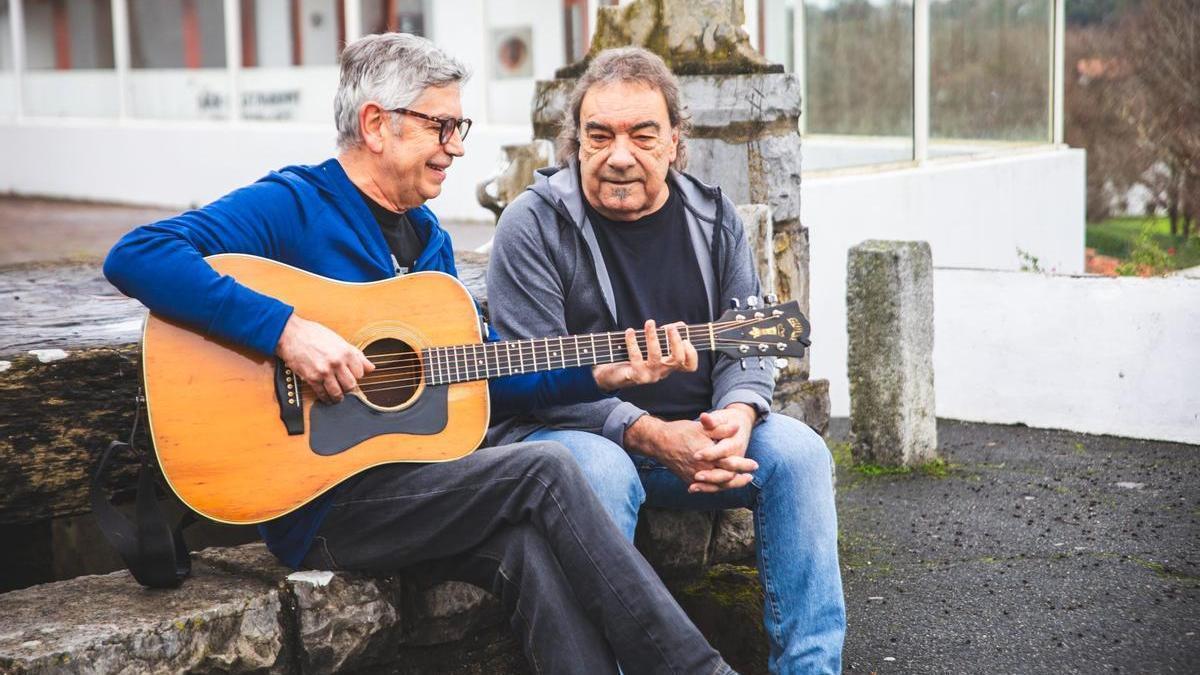 El grupo de música 'Errobi' celebra su 50 aniversario en el Teatro Gayarre.