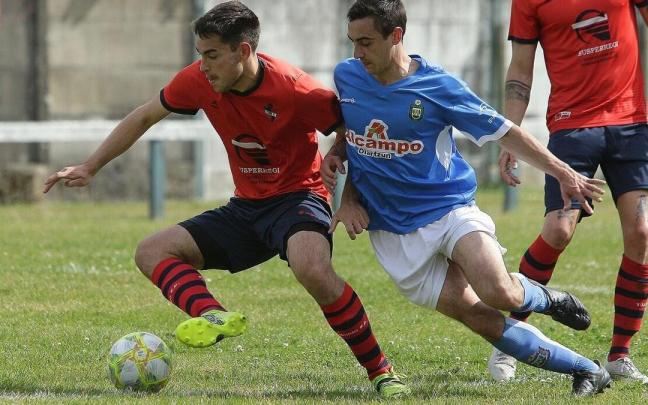 Una imagen de un partido entre el Touring y el Oiartzun en 2021