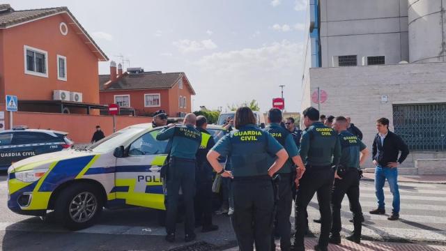 Dispositivo de la Guardia Civil y la Policía Local en Bormujos (Sevilla).