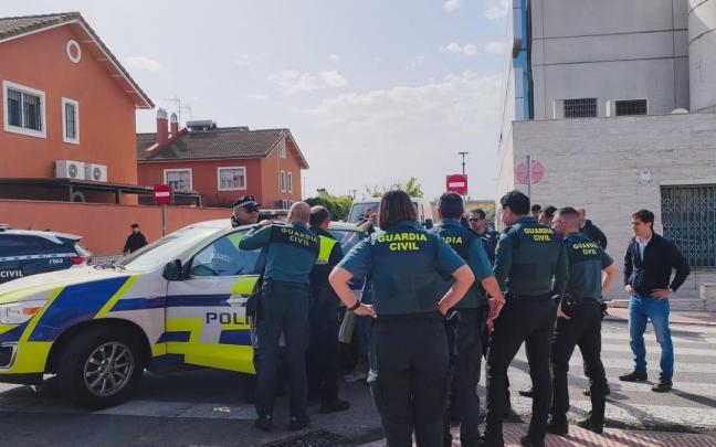 Dispositivo de la Guardia Civil y la Policía Local en Bormujos (Sevilla).