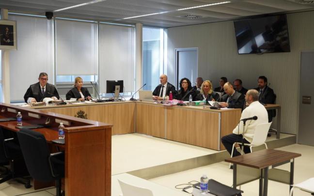 El acusado Francisco Javier Almeida por el asesinato de Alex durante el juicio en el Palacio de Justicia de Logroño. El acusado Francisco Javier Almeida por el asesinato de Alex durante el juicio en el Palacio de Justicia de Logroño.