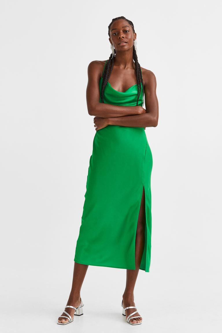 Vestido lencero con escote drapeado delantero y trasero.
