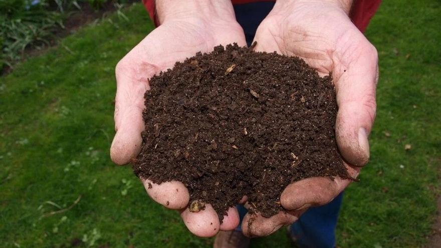 Compost elaborado a través del reciclaje de residuos orgánicos