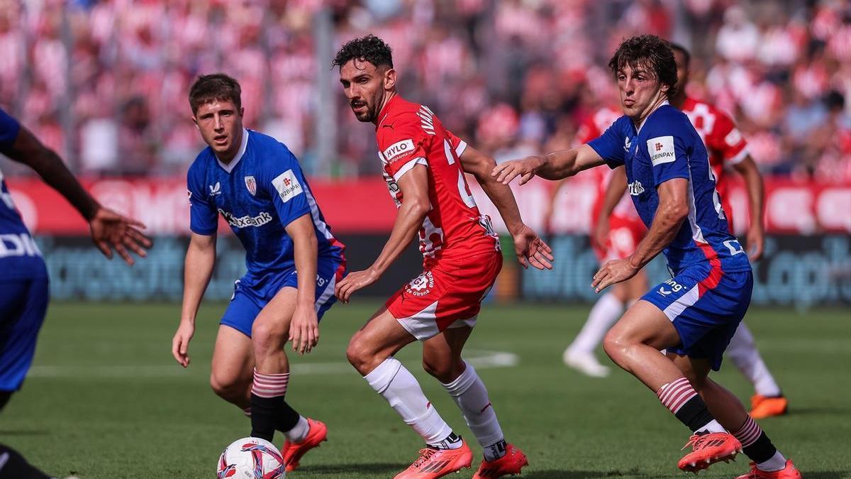 Unai Gómez y Mikel Jauregizar en el partido del Athletic contra el Girona