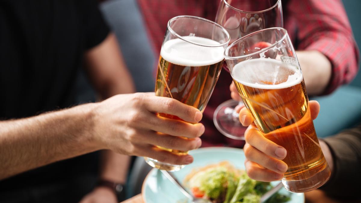 El consumo de alcohol está muy normalizado en la sociedad