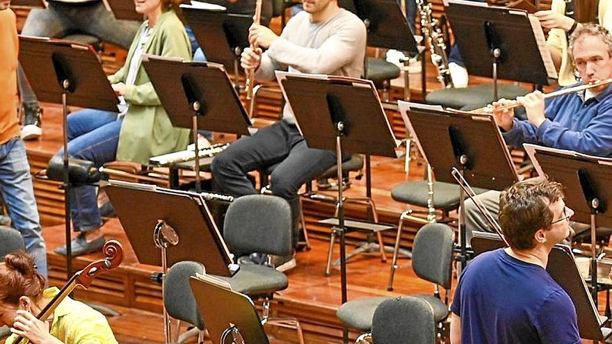 Ante la ausencia de Robert Treviño, la Euskadiko Orkestra ensayó ayer la ‘Quinta’ de Mahler, bajo la dirección de Juan José Ocón.