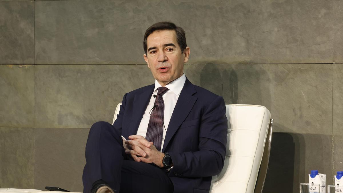 El presidente del BBVA, Carlos Torres Vila, participa en un foro.