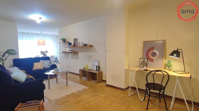 Piso con plaza de garaje y trastero en Iturrama.