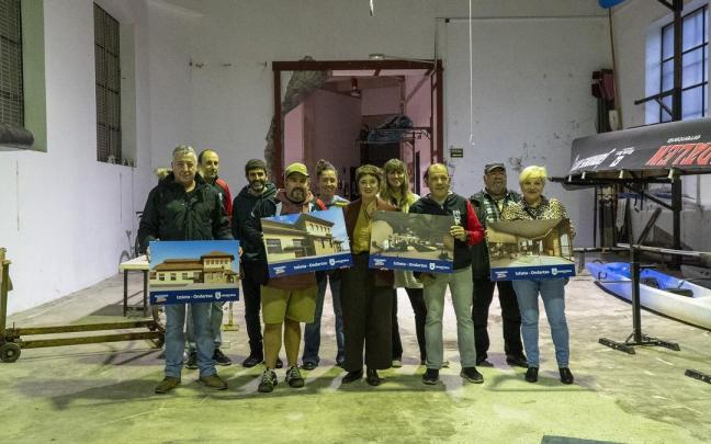 Representantes del Ayuntamiento, vecindario e Hibaika.