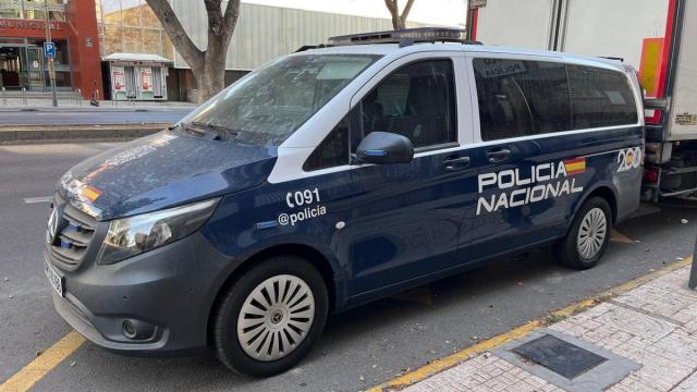Vehículo de la Policía Nacional en Almería.