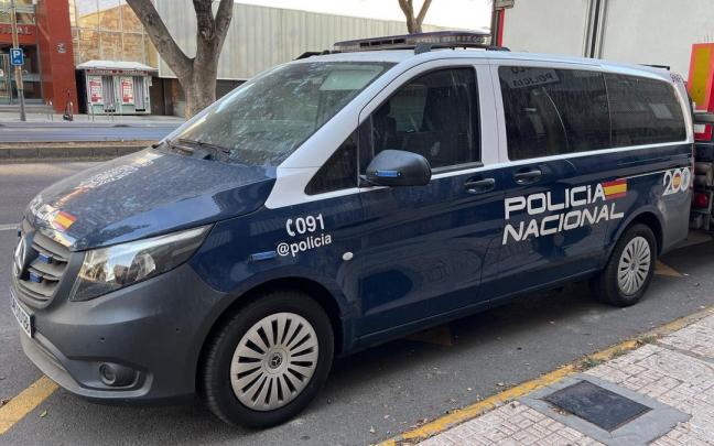 Vehículo de la Policía Nacional en Almería.