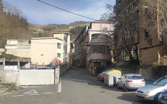 Vista de los pabellones en desuso de ABC, que serán demolidos para reordenar el polígono de Matxaria.