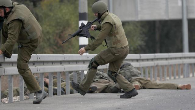 Soldados israelíes en una operación cerca de la frontera con Gaza.