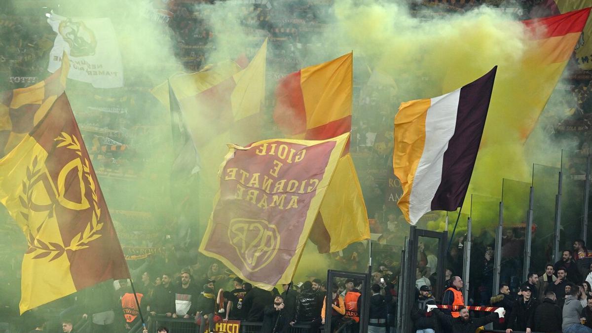 Afición de la Roma durante el partido contra la Real en el Estadio Olímpico.